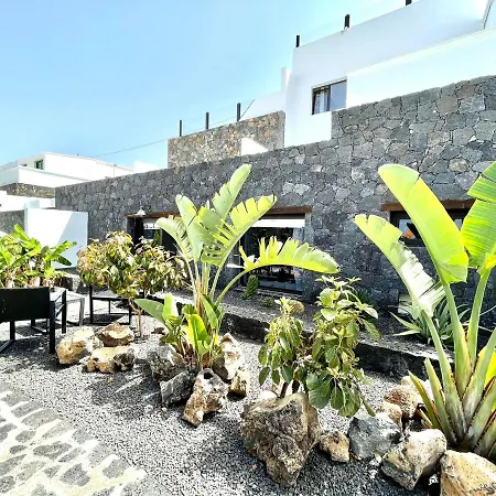 Apartment Suite Deluxe 8/Bb Con Wifi, Jardin, Junto A Piscina Tinajo