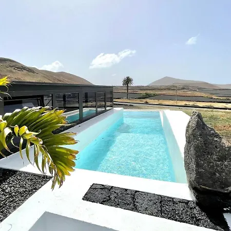 Apartment Suite Deluxe 8/Bb Con Wifi, Jardin, Junto A Piscina Tinajo